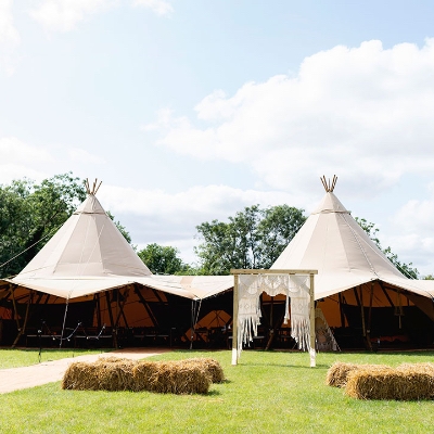 Discover al fresco weddings at Treewell Farm