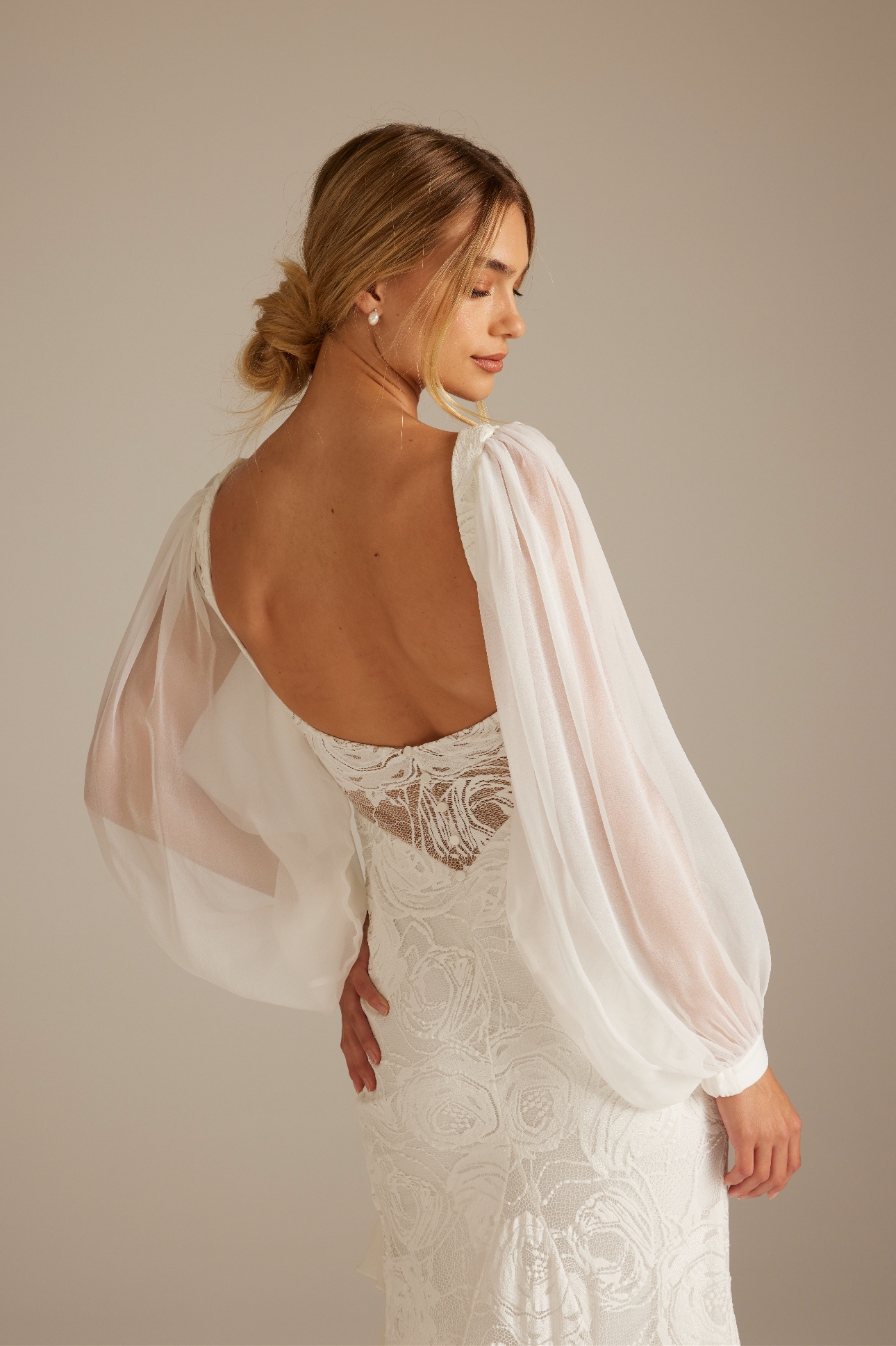 The inherent beauty of the Julietta sleeve lies within her soft drape and balloon sleeve. These wedding dress sleeves feature fresh ivory silk chiffon that dress the arm with luxury.